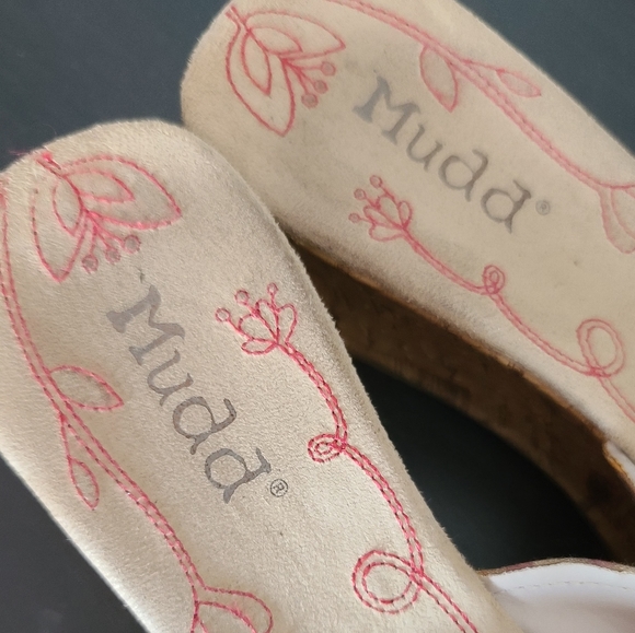 Mudd sandals, cork sides, red plaid straps. Lightly worn - Picture 7 of 9